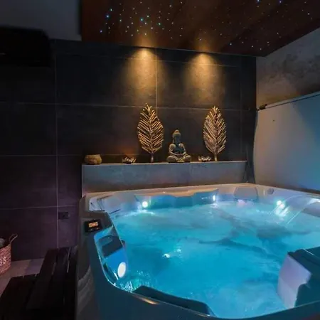 Vacay Vie With Cinema And Villa Medulin