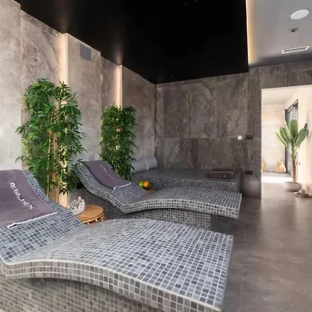 Vacay Vie With Cinema And Villa *