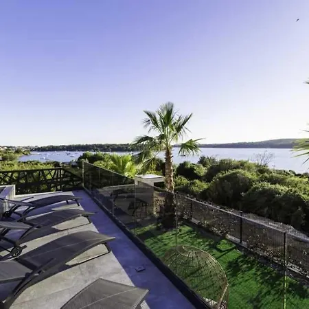 Vacay Vie With Cinema And Villa