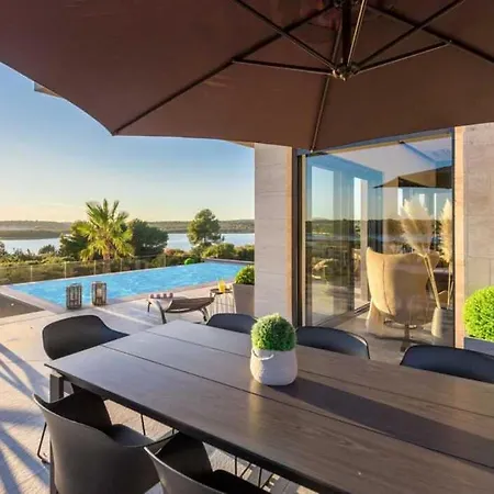Villa Vacay Vie With Cinema And