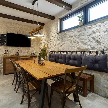 Vacay Vie With Cinema And Villa Medulin