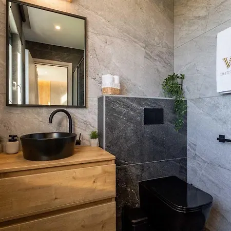 Vacay Vie With Cinema And Villa