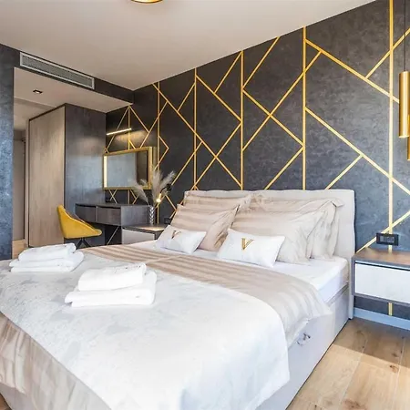 Vacay Vie With Cinema And Villa *